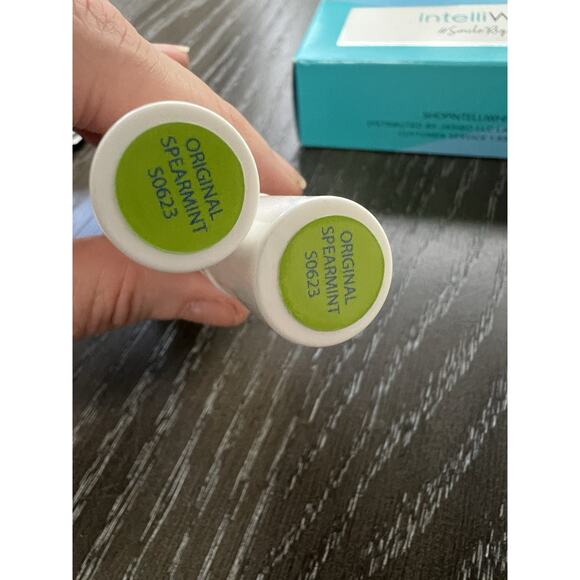 intelliWHITE Platinum Whitening Kit - 2 Gel Pen & 1 Mouthpiece .12 oz - Sealed - Picture 6 of 10